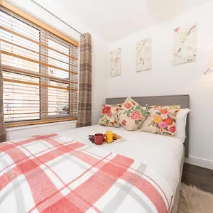 Apartment Centre Posh Parlour Gated Parking 1bed Wifi